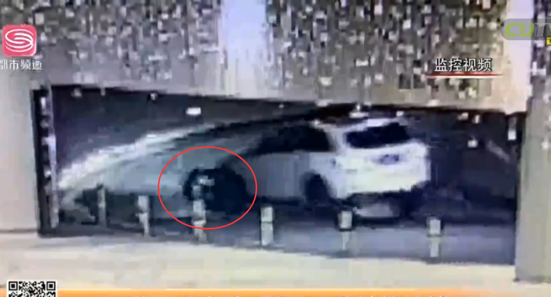 深圳王女士新买的奔驰车，开出4S店就掉轮胎