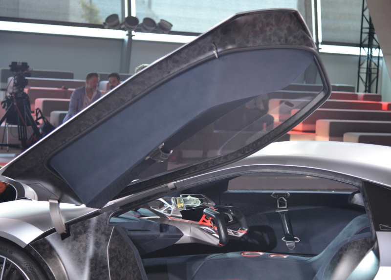 800x0_1_q95_autohomecar__ChsEj10SDKSACliHAAVacRU9SDs279.jpg